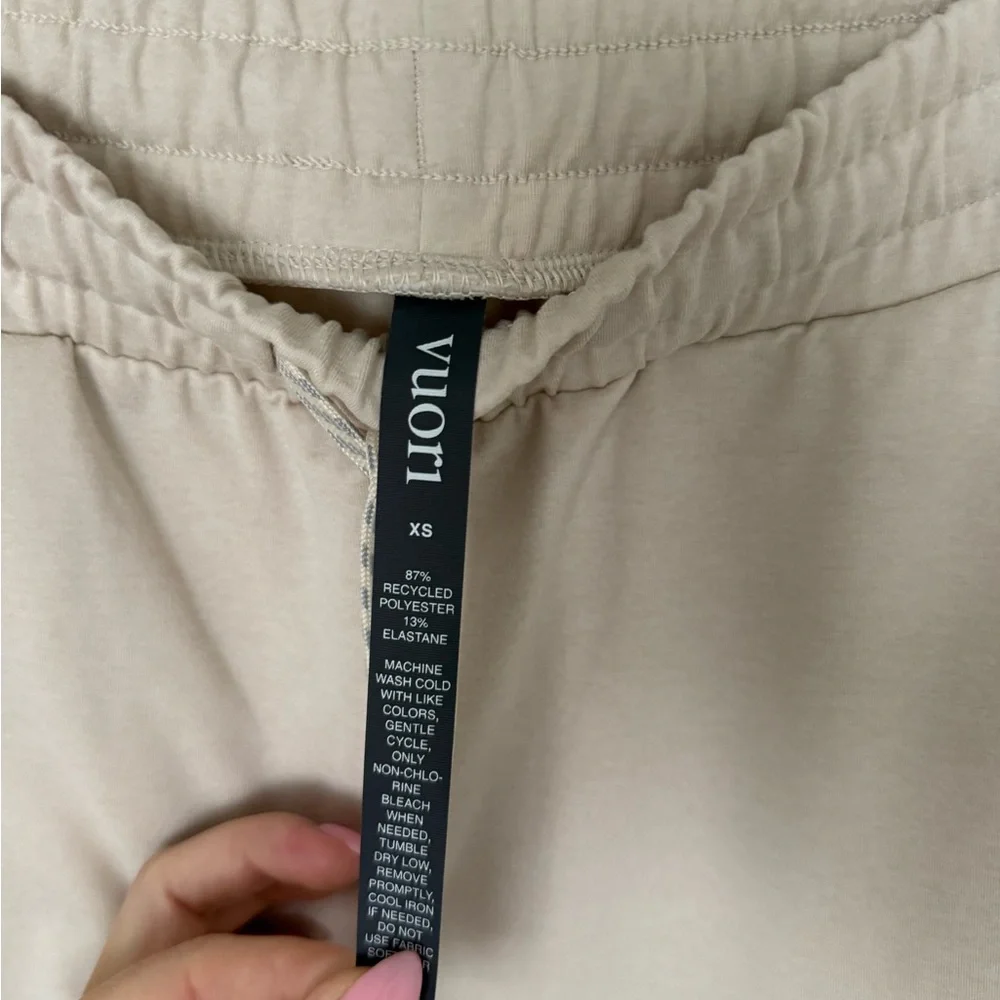 Vuori Granite Performance Jogger
Milkweed Heather - Picture 5 of 5